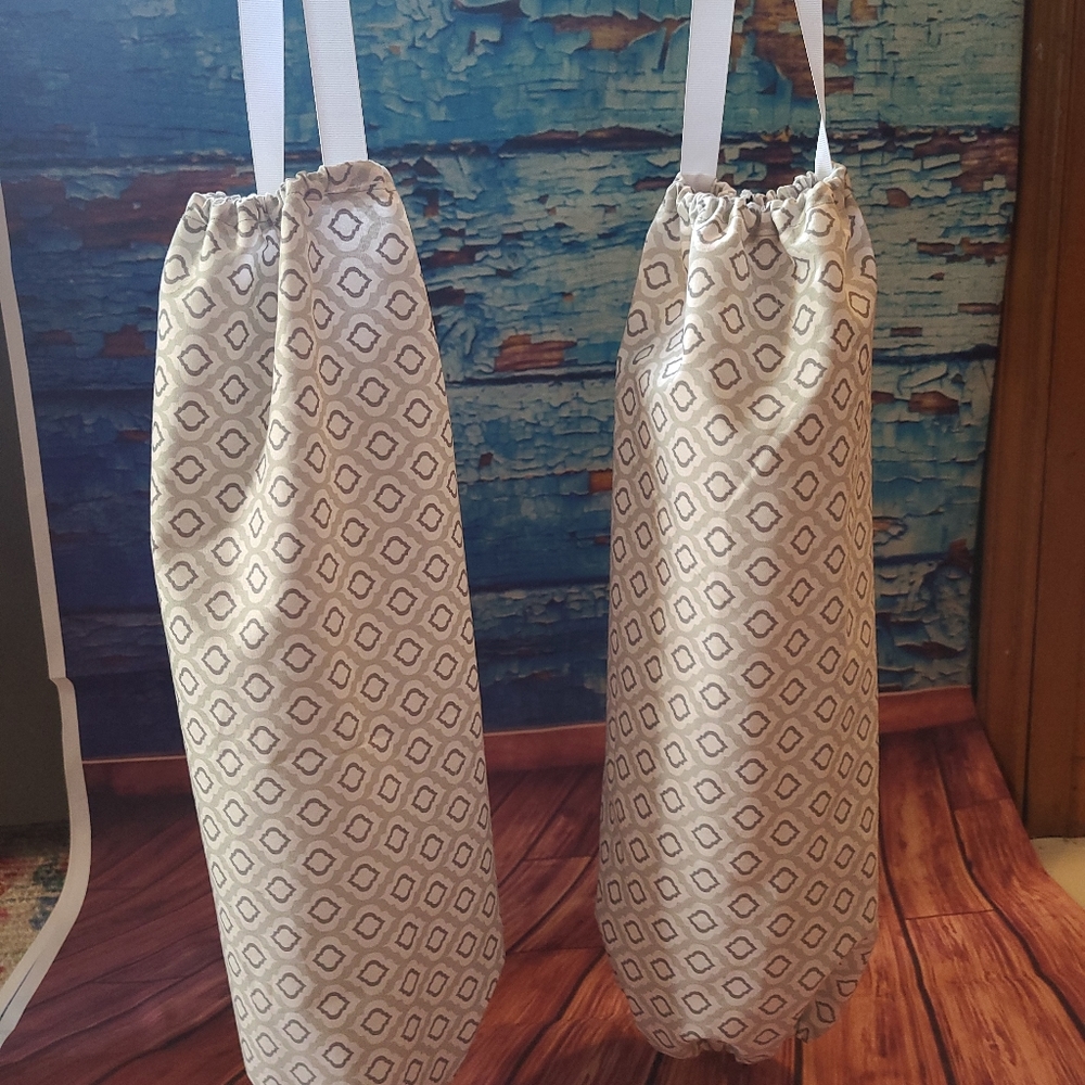 Plastic bag holder